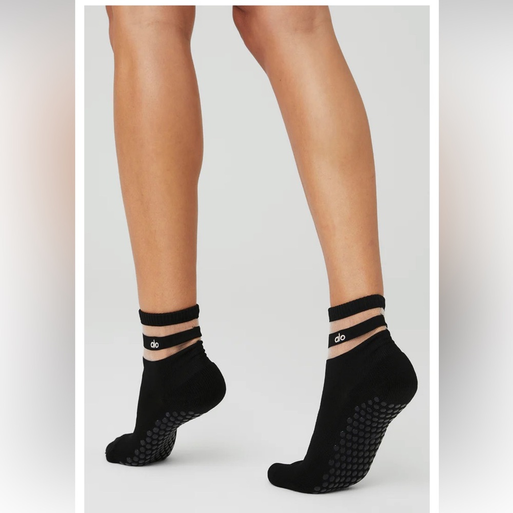 ALO Yoga Black Ankle Grip Socks with Double-Strap Detailed “Authentic”